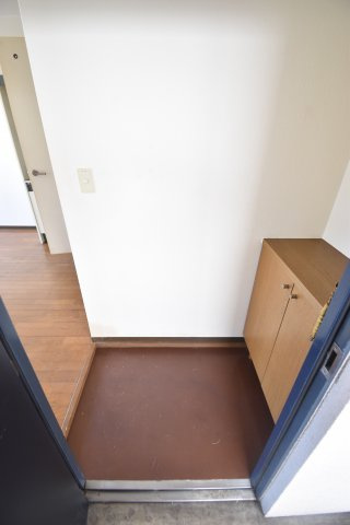 甲斐町ハイツの玄関