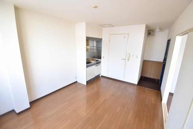 甲斐町ハイツの居間・リビング|反転