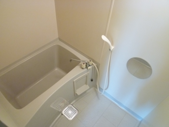 甲斐町ハイツの浴室