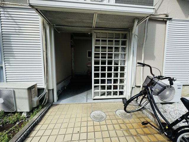 アビタシオン奈良Aのエントランス