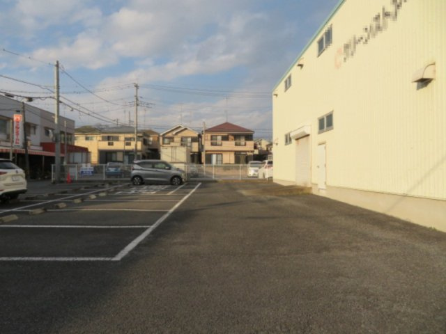 さいたま市見沼区大字新堤の倉庫の駐車場