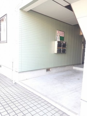 ドミールエスポアのエントランス