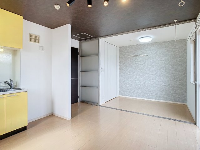 アンアトリエの居間・リビング