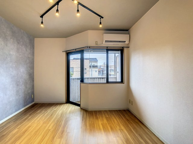 ルポワン醒ヶ井の洋室