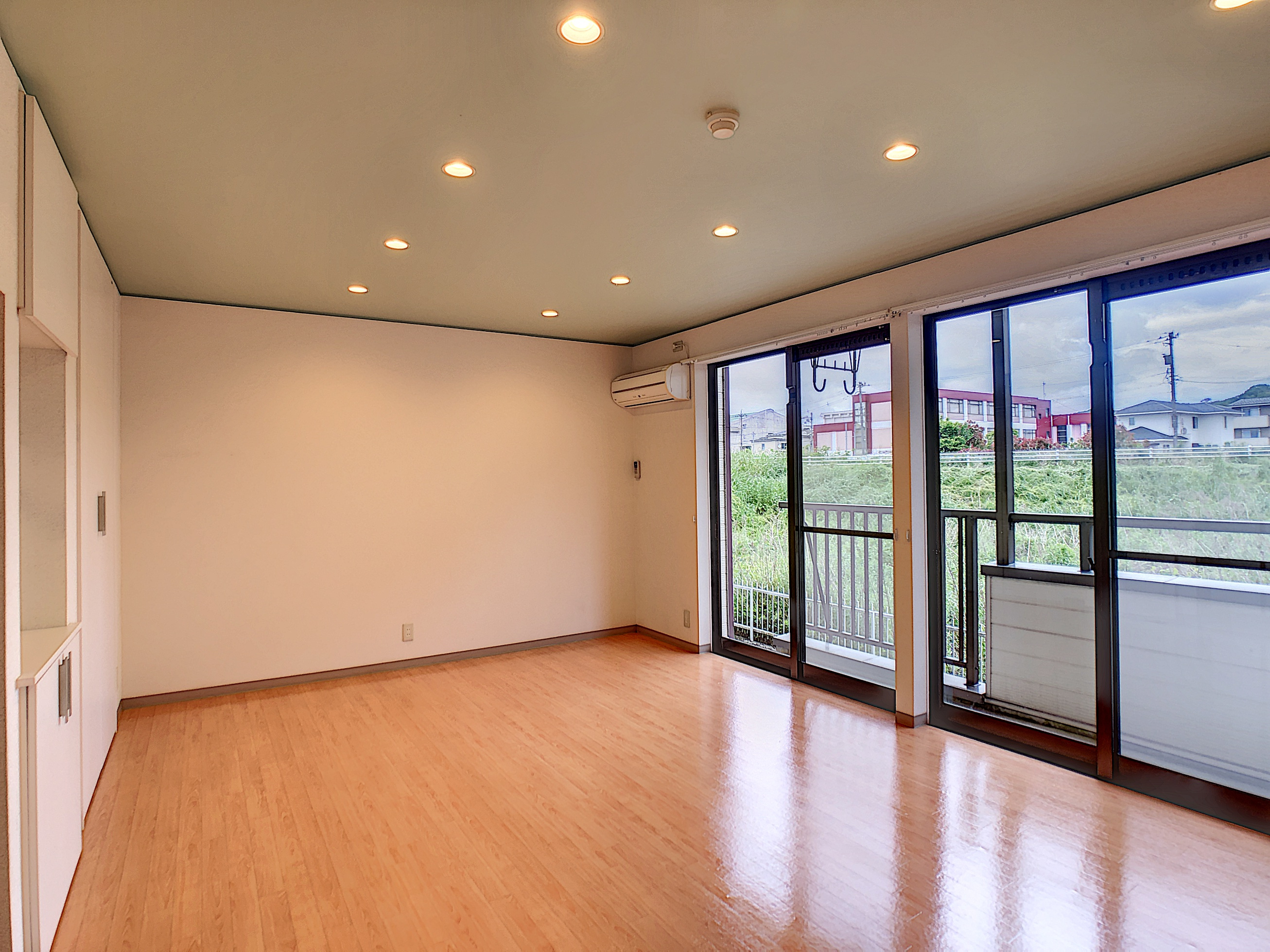 ファミール三池