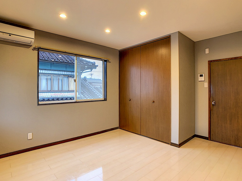 メゾン・ヌーボ出雲町No.8