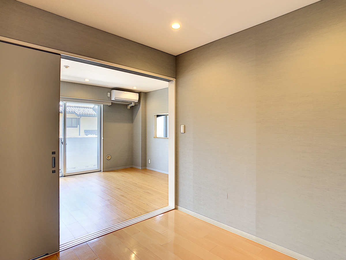 ラ・ペジブル駅西