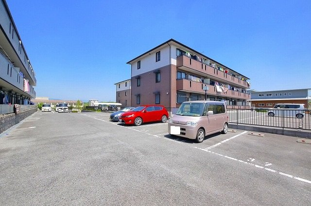 ベローチェ梅美台の駐車場
