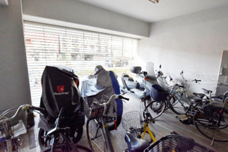 【駐車場】 | バイク置き場。空き区画の有無や駐輪料金、サイズおよび排気量規定などについては、改めてお問い合わせください。～即日のご見学可能～　お問合せはお気軽にどうぞ。
