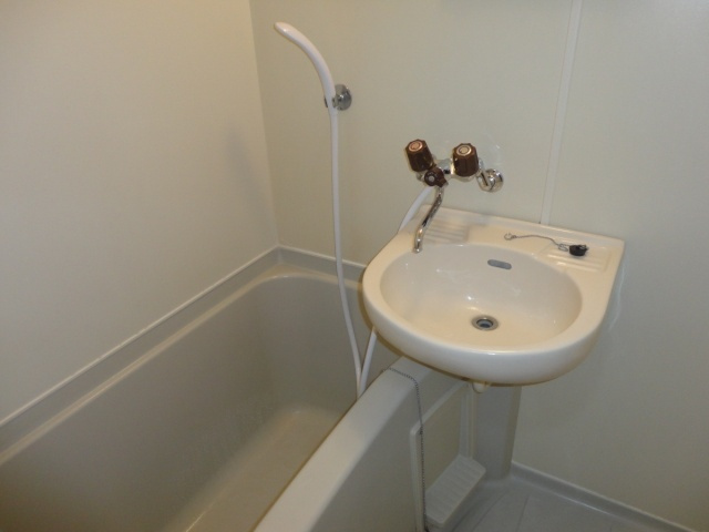 YKハイツ星陵台の浴室