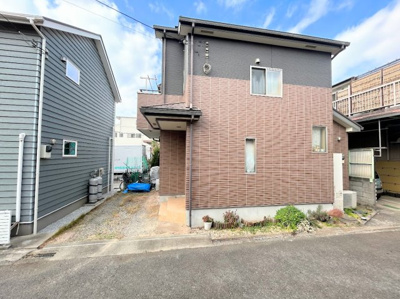 【外観】 | ◇◆横浜市都筑区川向町　中古一戸建て◆◇ | ◆堂々たる趣ながら、主張し過ぎずどこか余裕を感じさせるシャープなフォルムで佇む邸宅は、晴天の空と照らし合わせる事で、本来あるべき完成形の姿を見せてくれます。