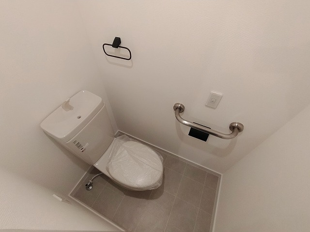 神戸市兵庫区西出町１丁目の賃貸マンションのトイレ