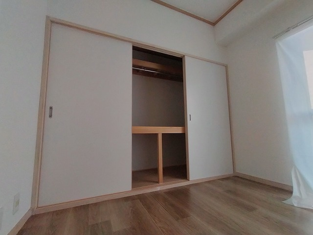 神戸市兵庫区西出町１丁目の賃貸マンションの収納