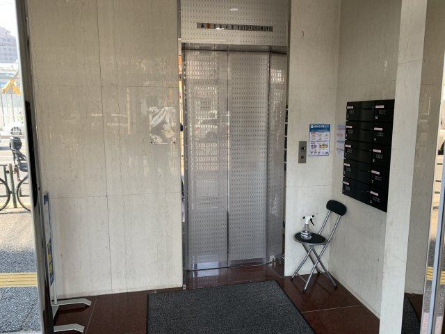 ヒキタカ五反田ビルのエントランス