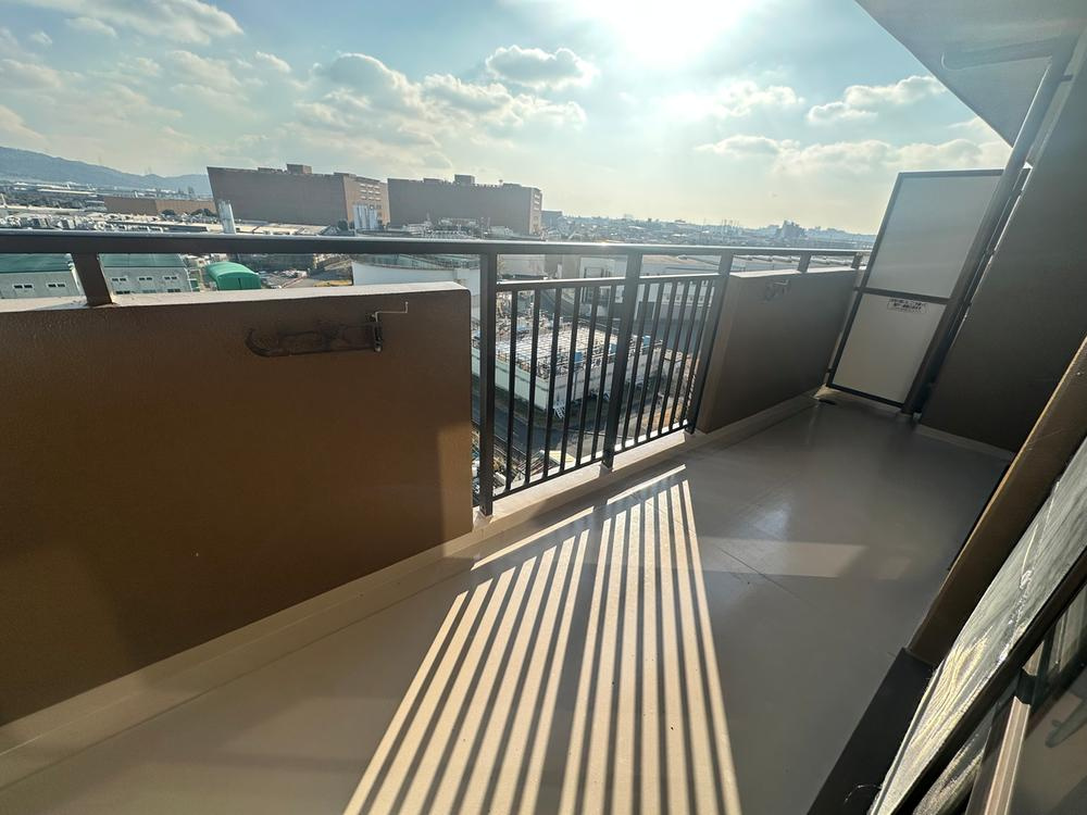 メロディーハイム枚方A棟のバルコニー|南向き
■物件内覧・資金計画相談・住宅ローン相談、リフォーム相談、お問合せ受付中■
※当日・翌日のご内覧、ご相談はお電話でのお問合せがスムーズです！