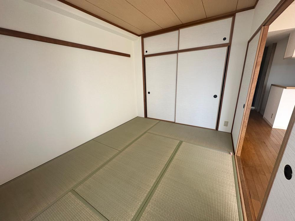 メロディーハイム枚方A棟の和室|和室6.0帖　押入れ
■物件内覧・資金計画相談・住宅ローン相談、リフォーム相談、お問合せ受付中■
※当日・翌日のご内覧、ご相談はお電話でのお問合せがスムーズです！