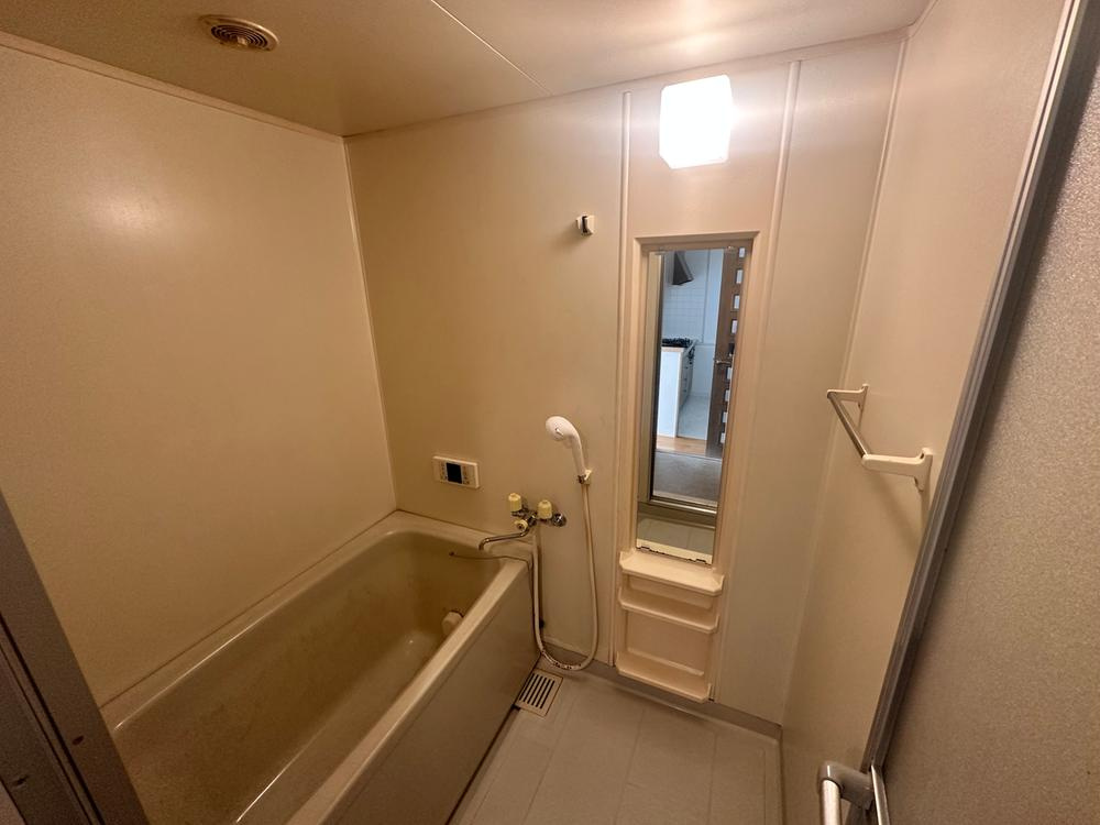 メロディーハイム枚方A棟の浴室|追い焚き機能付き
■物件内覧・資金計画相談・住宅ローン相談、リフォーム相談、お問合せ受付中■
※当日・翌日のご内覧、ご相談はお電話でのお問合せがスムーズです！