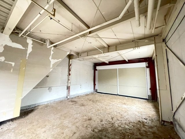 上郷町住居付店舗の内装