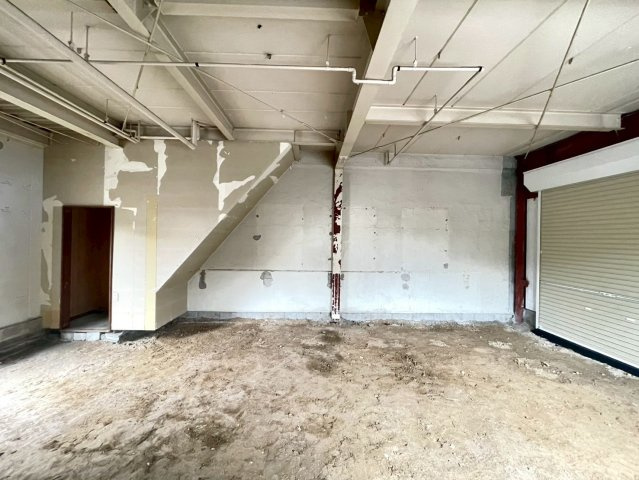 上郷町住居付店舗の内装