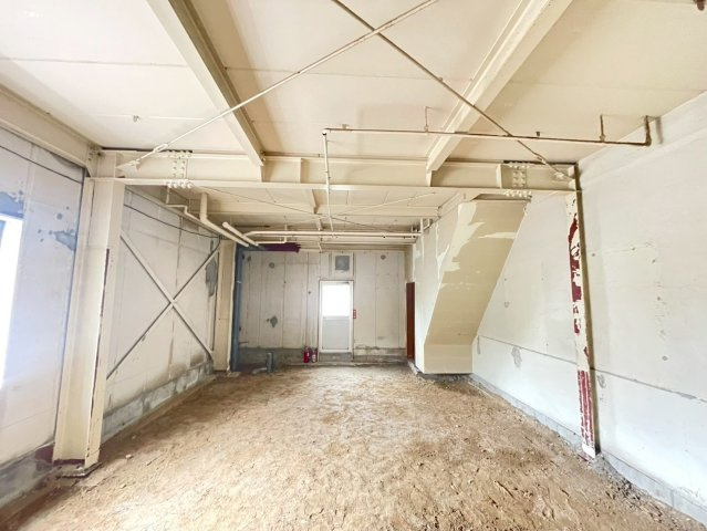 上郷町住居付店舗の内装