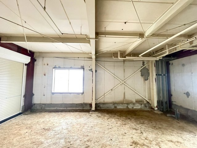 上郷町住居付店舗の内装