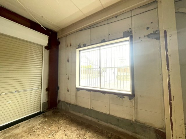 上郷町住居付店舗の内装