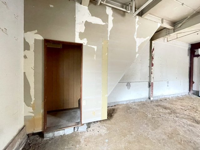 上郷町住居付店舗の内装