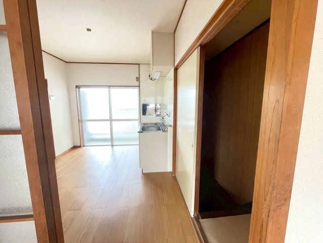 上郷町住居付店舗の内装