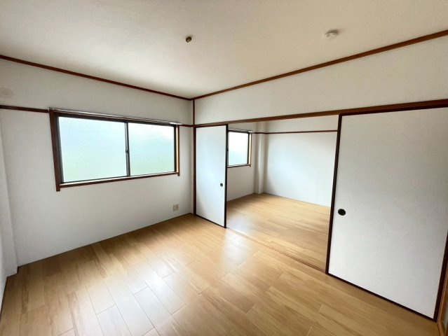 上郷町住居付店舗の内装