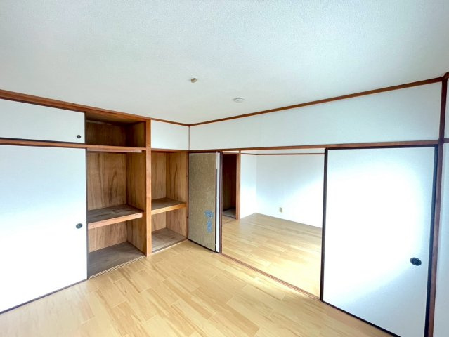 上郷町住居付店舗の内装