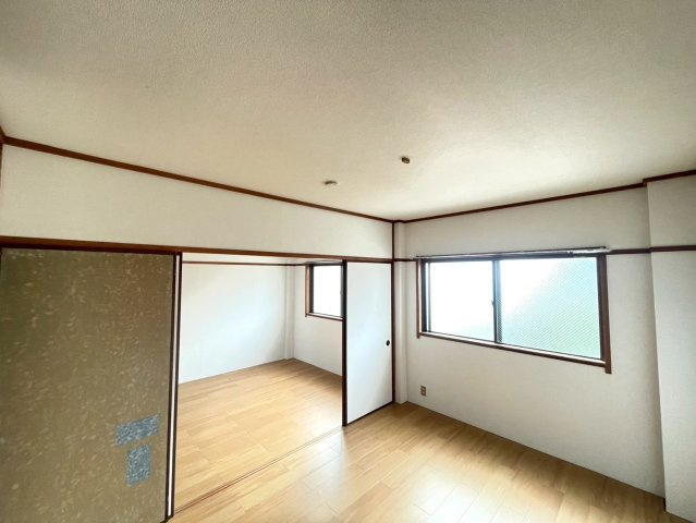 上郷町住居付店舗の内装