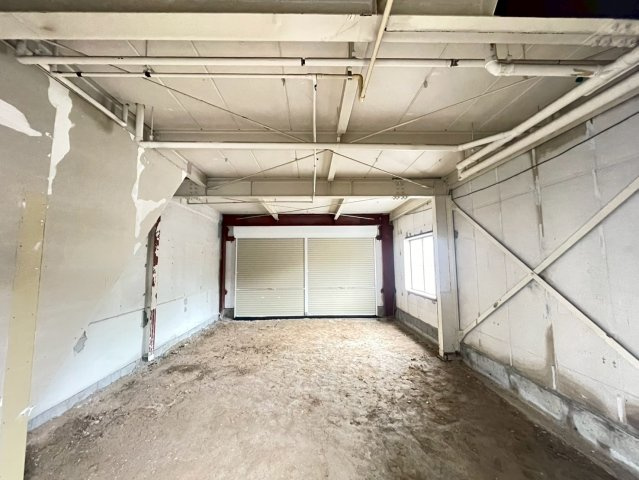 上郷町住居付店舗の内装