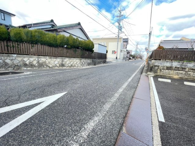 上郷町住居付店舗の駐車場