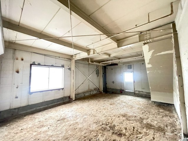 上郷町住居付店舗の内装