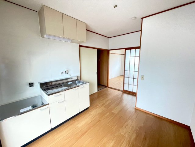 上郷町住居付店舗の内装