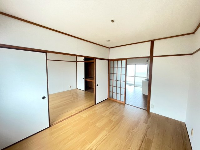 上郷町住居付店舗の内装