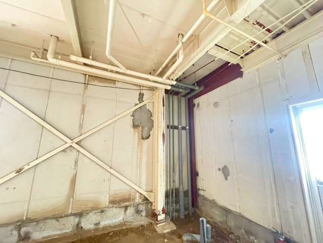 上郷町住居付店舗の内装