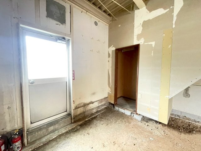 上郷町住居付店舗の内装