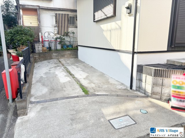 中古／三芳町藤久保の駐車場