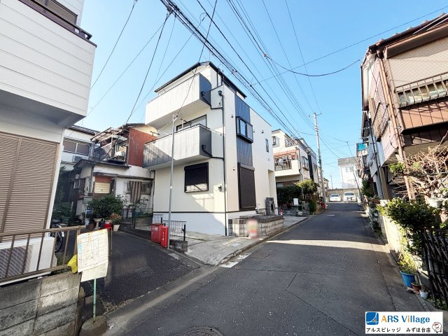 中古／三芳町藤久保の前面道路含む現地写真