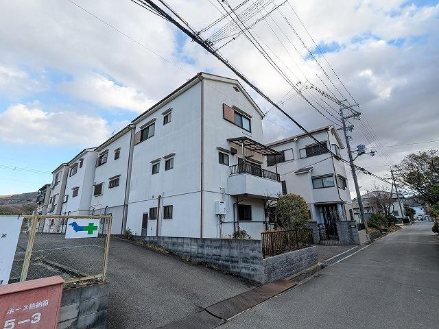 私市５丁目　中古一戸建ての前面道路含む現地写真|幅員　西4ｍ/南4ｍ
■物件内覧・資金計画相談・住宅ローン相談、リフォーム相談、お問合せ受付中■
※当日・翌日のご内覧、ご相談はお電話でのお問合せがスムーズです！