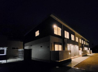 【外観】 | CHESTNUTS（チェスナッツ） | 外観写真（夜）