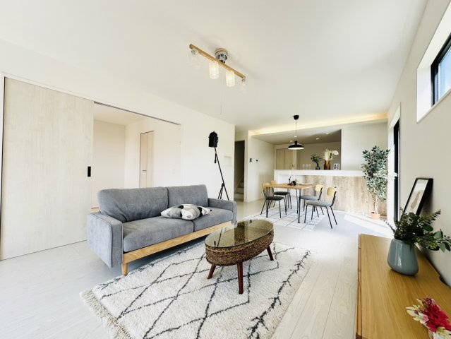 八幡西区大字浅川1期の居間・リビング