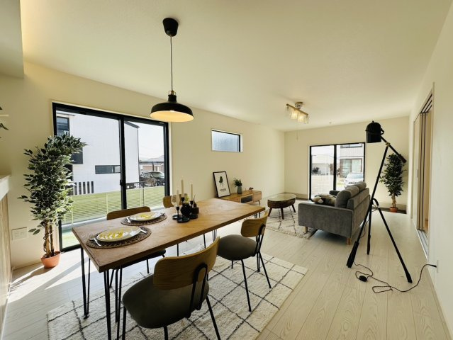 八幡西区大字浅川1期の居間・リビング