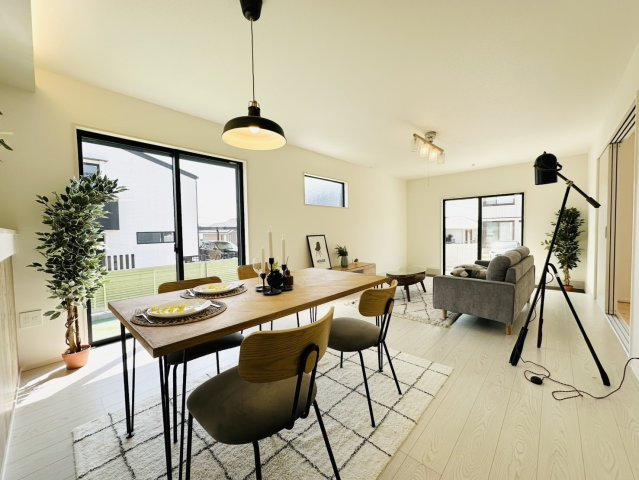 八幡西区大字浅川1期の居間・リビング