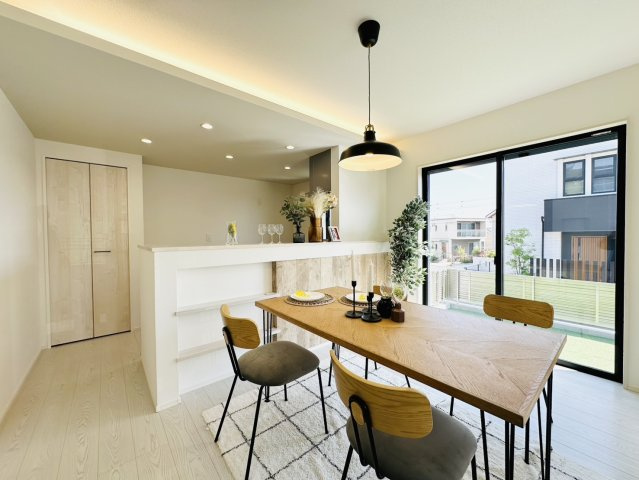 八幡西区大字浅川1期の居間・リビング