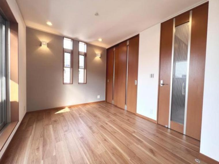 神宮寺２丁目　中古一戸建ての居間・リビング|LDK14.5帖
■物件内覧・資金計画相談・住宅ローン相談、リフォーム相談、お問合せ受付中■
※当日・翌日のご内覧、ご相談はお電話でのお問合せがスムーズです！