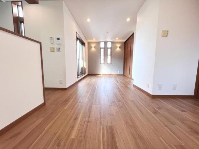 神宮寺２丁目　中古一戸建ての居間・リビング|LDK14.5帖
■物件内覧・資金計画相談・住宅ローン相談、リフォーム相談、お問合せ受付中■
※当日・翌日のご内覧、ご相談はお電話でのお問合せがスムーズです！