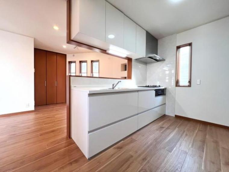 神宮寺２丁目　中古一戸建てのキッチン|システムキッチン
■物件内覧・資金計画相談・住宅ローン相談、リフォーム相談、お問合せ受付中■
※当日・翌日のご内覧、ご相談はお電話でのお問合せがスムーズです！