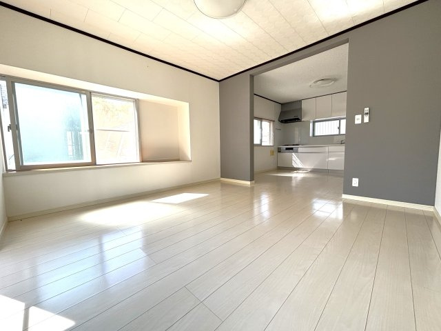 徳増貸家の居間・リビング